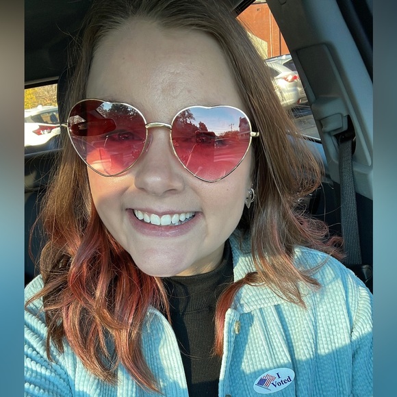 Meet your Posher, Kelsey - Picture 5 of 5